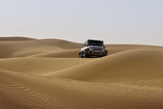 MONSTRUL 6x6 lansat de Mercedes: Seicii miliardari il vor adora! Nemtii le arata arabilor cum se imblanzeste desertul!_21