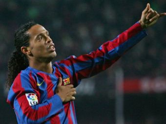 
	33 de ani, sute de goluri si cel mai nebun transfer din ISTORIA fotbalului! Ronaldinho renunta la tot pentru asta! Clubul INVIZIBIL la care era gata sa joace:
