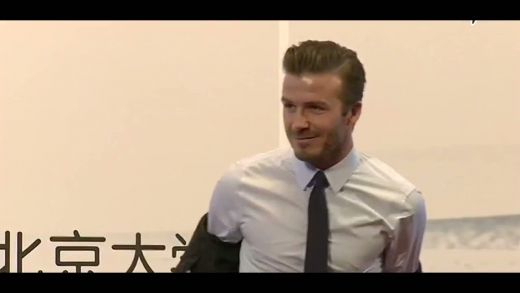 VIDEO Beckham face femeile sa LESINE! Faza de MILIOANE in China! Cum a innebunit o sala intreaga cu gestul sau:_1