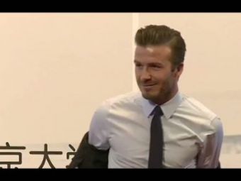 
	VIDEO Beckham face femeile sa LESINE! Faza de MILIOANE in China! Cum a innebunit o sala intreaga cu gestul sau:
