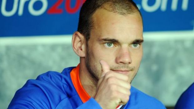 
	VIDEO! Mutu, luat la misto de olandezi inainte de meciul de marti! Ce a spus Sneijder cand a auzit de recordul capitanului Romaniei! Ce gol a dat inlocuitorul lui Sneijder:
