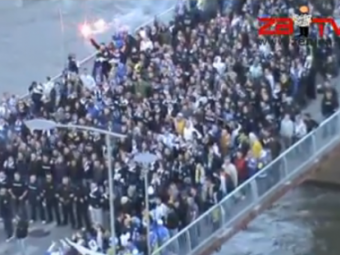 DEMENTA cu fanii Bosniei! Politistii au facut cea mai mare greseala ca i-au blocat pe un pod! Vezi ce au facut - VIDEO