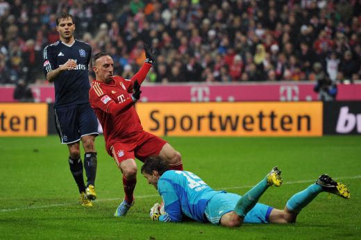 
	INCREDIBIL! Portarul care a luat 9 goluri cu Bayern poate rata TRANSFERUL VIETII! Un GIGANT al fotbalului il dorea, insa meciul de ieri il poate distruge:
