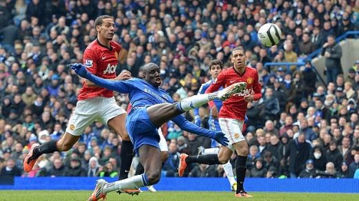 
	Didier WHO? Chelsea are un nou IDOL: Demba Ba a marcat un gol fantastic cu United si a aruncat Stamford Brige in aer! Voleul MAGIC la care De Gea nu a avut ce face:
