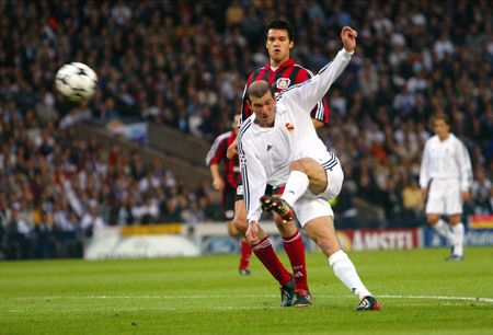 
	Messi, Ronaldo? Fotbalul are un nou ZEU! Zidane propune un super jucator la Real si spune ca e cel mai bun din lume: &quot;Face lucrurile sa para atat de usoare!&quot;
