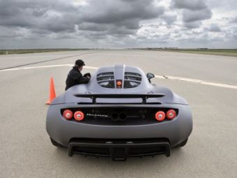 
	VIDEO Bugatti Veyron nu mai e cea mai rapida masina din lume! OFICIAL! Recordul nemtilor a fost depasit! Cine e REGINA vitezei:
