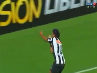 
	MAGIA lui Ronaldinho loveste din nou! BIJUTERIA pe care nu o poate reusi niciun alt jucator! Nici cu mana nu poti trimite mingea atat de bine! VIDEO
