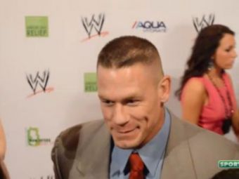 
	VIDEO EXCLUSIV! Mesajul demential al lui John Cena pentru fanii din Romania inainte de Wrestlemania: &quot;Daca intelegi ce am spus, iti dau un dolar!&quot; :)
