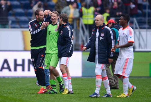 Moment ISTORIC! Toata lumea aplauda in picioare o performanta ULUITOARE! Schweinsteiger a facut-o campioana pe Bayern cu un gol FABULOS! VIDEO:_14