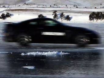 
	VIDEO Nu clipi ca-l pierzi! Cursa fenomenala pe un lac inghetat! Nissan GT-R merge cu 300 km/h!
