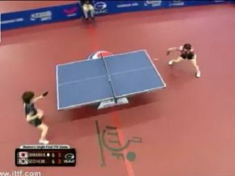 VIDEO Faza SENZATIONALA la tenis de masa! Doua femei au ridicat sala in picioare! Schimbul interminabil de la fileu: