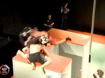 
	VIDEO Cel mai VIOLENT sport din lume? Asa e MMA-ul in Rusia! Luptele DEMENTE care au innebunit o tara intreaga!
