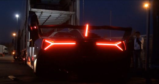 
	VIDEO Primele imagini cu cea mai &#39;URATA&#39; masina din lume in miscare! E Lamborghini si costa 3 mil. euro! Asculta cum rage ca un animal ranit!
