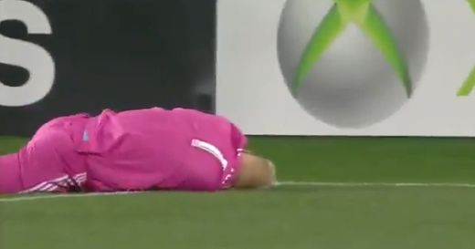 VIDEO: Juninho Pernambucano A COMIS-O! A luat cel mai stupid rosu din cariera, in minutul 91 al meciului! Vezi ce a putut sa faca:_2