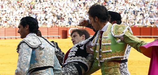 
	VIDEO Taurul GROAZEI! Secunda care ii putea fi fatala matadorului! A fost operat, isi va reveni!

