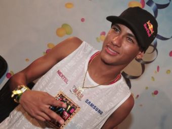 
	Neymar e BOSS in Brazilia: castiga mai mult decat poate cheltui si da banii pe tot ce-i pica in mana! Ultima achizitie: un ceas PLIN de DIAMANTE cu care i-a innebunit pe fani
