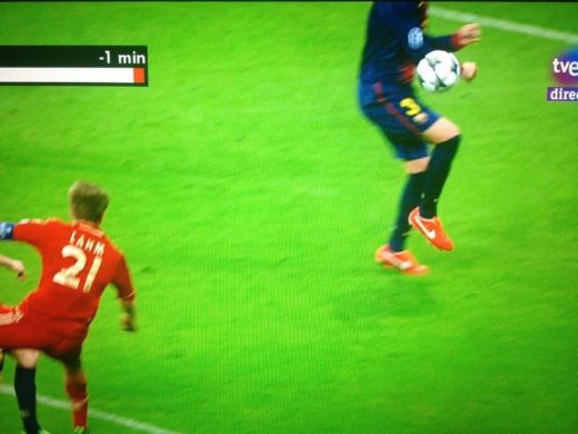 "A bagat mainile ca Valdes!" Nemtii au innebunit la fazele astea! Arbitrul n-a vazut NIMIC la doua faze de penalty pentru Bayern! A fost sau nu?_2