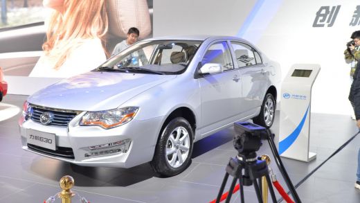 Chinezii copiaza in continuare fara RUSINE masinile europene! BMW, Mercedes si Toyota, cele mai "furate" de la Shanghai. FOTO:_10