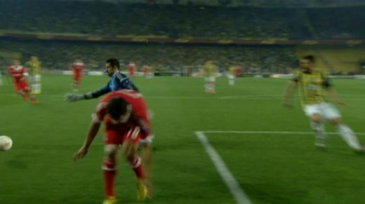 EMOTIONANT! Cat ghinon poti sa ai in fotbal? Meciul DEMENTIAL care a facut un stadion legendar sa explodeze: doua bare si un penalty ratat in Fener 1-0 Benfica! VIDEO