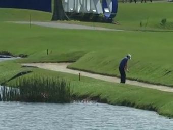 
	VIDEO INCREDIBIL! Jucau golf cand au vazut CROCODILUL in spate! Toata lumea s-a temut de un dezastru! Ce s-a intamplat
