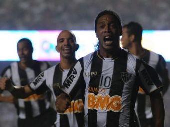 
	Ronaldinho a reusit o noua faza EPICA! Driblingul GENIAL ca la FIFA 13 cu care si-a ametit un adversar! VIDEO
