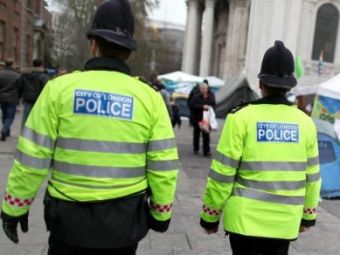 
	Un star din Premier League a fost ARESTAT pentru viol! A chemat o femeie la Londra pe care sedat-o! Politia a retinut trei persoane!
