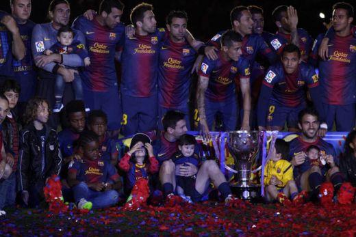 IMAGINEA ZILEI pe Nou Camp, la petrecerea campionilor de la Barcelona! Ipostaza in care a fost surprins Messi! FOTO_4