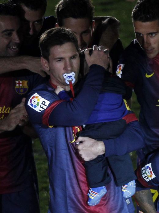 IMAGINEA ZILEI pe Nou Camp, la petrecerea campionilor de la Barcelona! Ipostaza in care a fost surprins Messi! FOTO_6