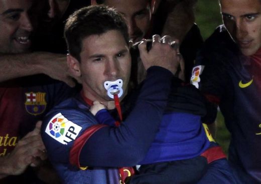 IMAGINEA ZILEI pe Nou Camp, la petrecerea campionilor de la Barcelona! Ipostaza in care a fost surprins Messi! FOTO_7