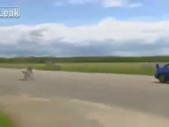 
	VIDEO A trecut pe langa o masina cu viteza LUMINII! Nou record pentru o motocicleta cu motor de RACHETA: 263 km/h pe sosea!
