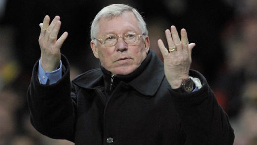 Asa ceva? Fanii lui United au facut un gest unic in fotbal! Au scos la LICITATIE cel mai drag lucru folosit de Sir Alex Ferguson!_2