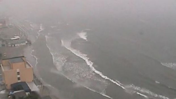 LIVE VIDEO: Furtuna dezlantuita in acest moment pe litoral! Imagini fantastice IN DIRECT din Mamaia, AICI!
	&nbsp;