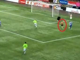 Momente HALUCINANTE pe terenul de fotbal! Un fan a scos mingea din poarta cu un gest HULIGANIC! A avut ghinion si a dat de Martinovici din Finlanda: VIDEO
