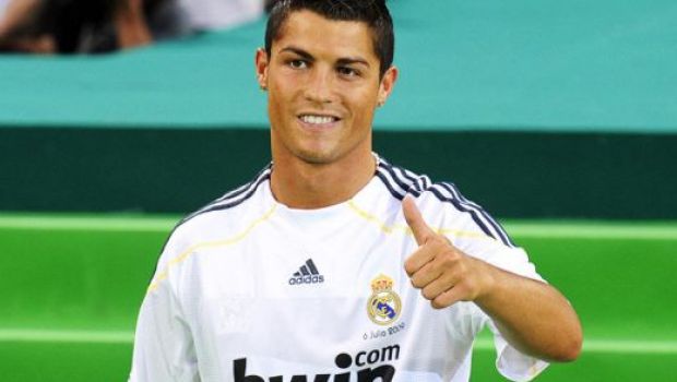 
	Incepe REVOLUTIA la Madrid! Florentino Perez a anuntat cine va conduce Realul din sezonul viitor! Ronaldo va deveni cel mai bine platit fotbalist din lume:
