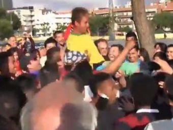 
	Moment FABULOS langa Nou Camp! Fanii au crezut ca Neymar e in mijlocul lor! Cum au reactionat:
