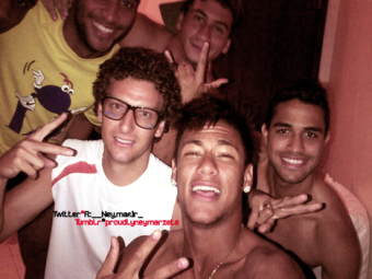 
	FABULOS! Cel mai nebun contract pentru un jucator de fotbal! Ce are voie sa faca Neymar ca VEDETA la Barca: 
