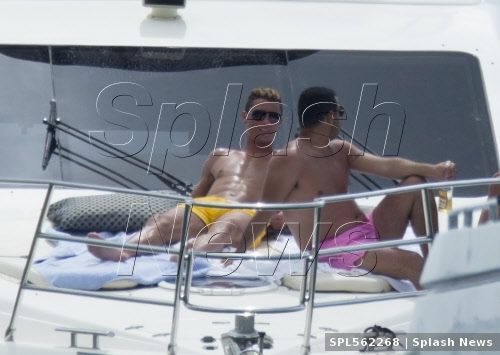 FOTO Cristiano Ronaldo e ADEVARATUL Johnny Bravo! CR7 s-a spart in figuri pe plaja din Miami! Imagini de senzatie din vacanta:_8