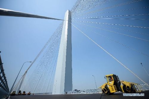 FOTO Un nou MIRACOL al omenirii! Chinezii au inaugurat cel mai mare POD din lume! Constructia impresionanta:_1