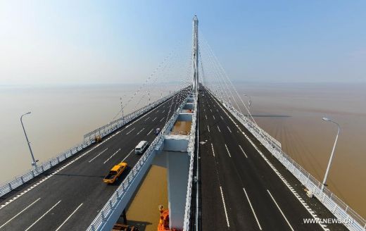 FOTO Un nou MIRACOL al omenirii! Chinezii au inaugurat cel mai mare POD din lume! Constructia impresionanta:_11