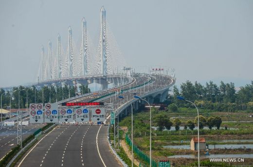 FOTO Un nou MIRACOL al omenirii! Chinezii au inaugurat cel mai mare POD din lume! Constructia impresionanta:_7