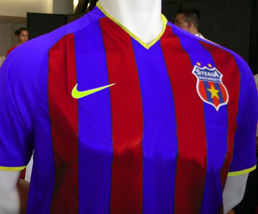 Steaua are tricouri noi si va semana cu Barcelona! Vezi cum va fi imbracata CAMPIOANA in urmatoarele doua sezoane! FOTO_2