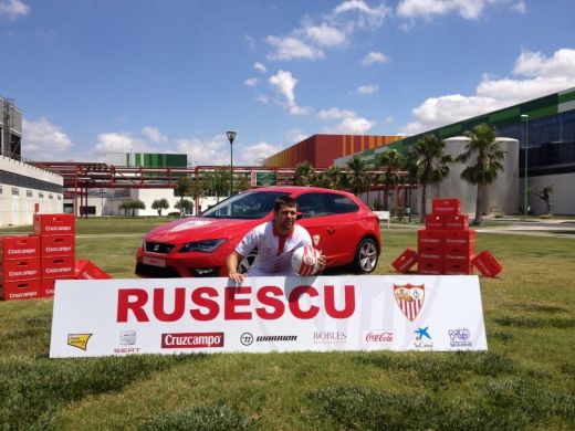 VIDEO: Rusescu, prezentat oficial intr-o fabrica de bere! Primele imagini cu fostul golgheter al Stelei in tricoul Sevillei! "Am ajuns la o echipa mare"_4