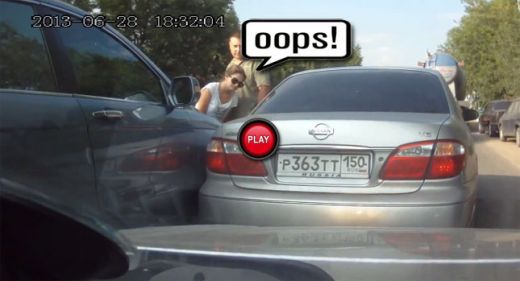 VIDEO &quot;Unde am gresit?&quot; Reactia FABULOASA a doua femei dupa ce au facut accident de masina!