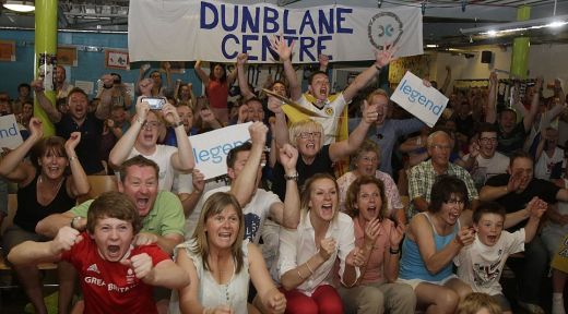Imagini fantastice: Cum s-a trait victoria istorica de la Wimbledon in satul de 8000 de locuitori in care s-a nascut Andy Murray! FOTO_11