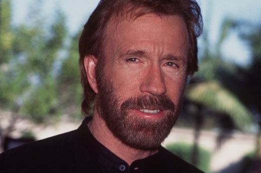 FOTO "Oare cum reuseste?" Cea mai controversata imagine cu Chuck Norris! Cum i-a socat pe americani:_2
