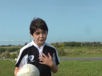 
	&quot;Am 12 ani si asta pot sa fac!&quot; Clipul GENIAL al unui pusti din rugby! Cum a uimit o natiune intreaga! VIDEO:
