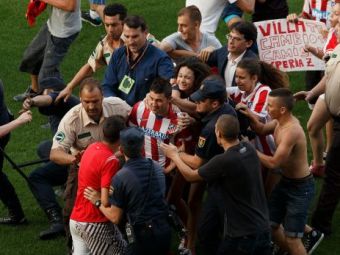 
	Moment fara precedent in fotbal! David Villa, atacat de fani la prezentarea la Atletico! Ce s-a intamplat e halucinant: VIDEO
