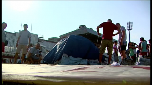 Protest extrem pe Giulesti: peste 30 de suporterii si-au instalat un cort pe gazon si au intrat in greva foamei! "Sa plece Sandu si Dragomir" VIDEO_1