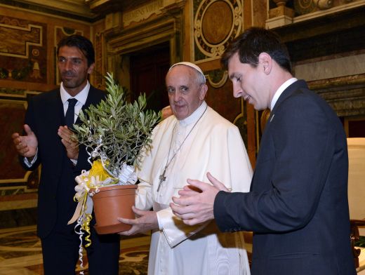 FOTO: Ziua in care Messi l-a cunoscut pe Papa! Jucatorii Italiei si Argentinei au mers la Vatican! Messi: "O zi memorabila!"_1