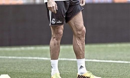 Sacrificiu SUPREM! Astea sunt picioarele de 100 de milioane de euro! Iti dai seama ce superfotbalist e in poza asta?_2